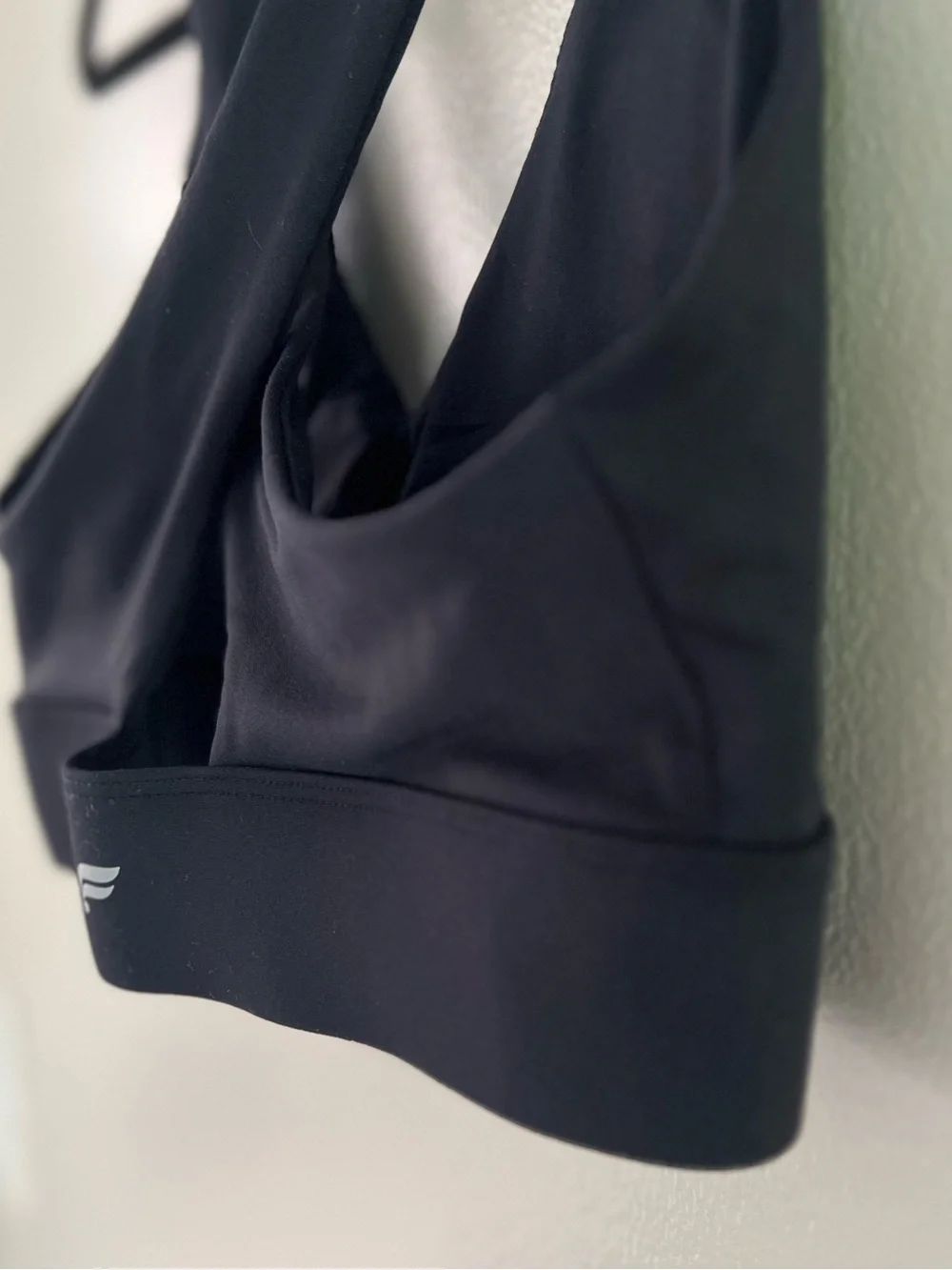 Fabletics Oasis Strappy Twist Sports Bra Athleisure for Gym, Running or Workouts